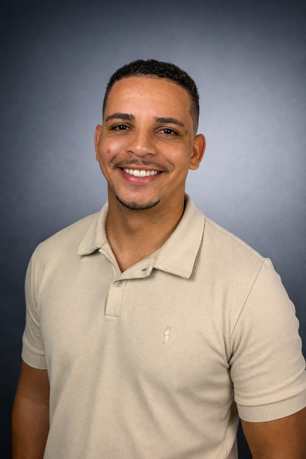 Rafael Nascimento sorrindo